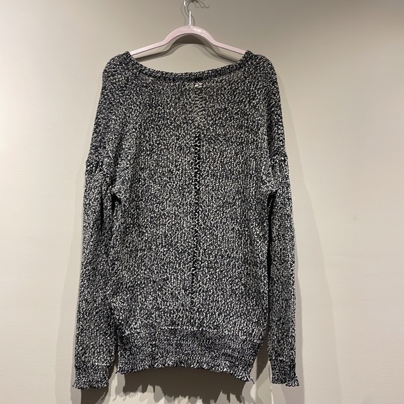 Volcom Oversized V-Neck Sweater in black and gray - Picture 2 of 3